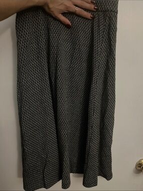 Ann Taylor xxs Black and White Textured Knit Panel - A line skirt,